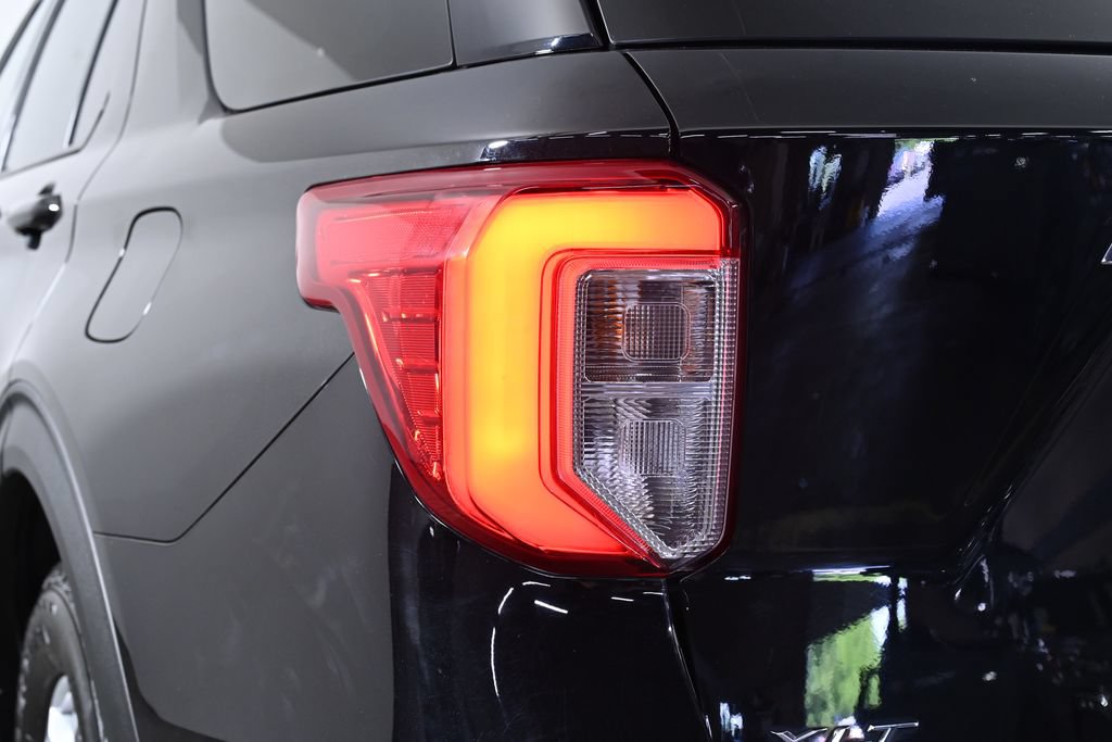 Used 2023 Ford Explorer XLT w/ Equipment Group 202A AWD/4WD image 9