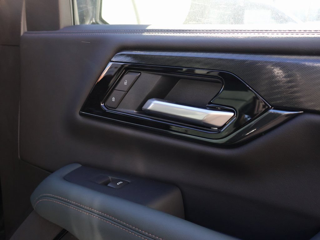 New 2026 GMC Yukon XL AT4 w/ AT4 Premium Plus Package AWD/4WD image 8
