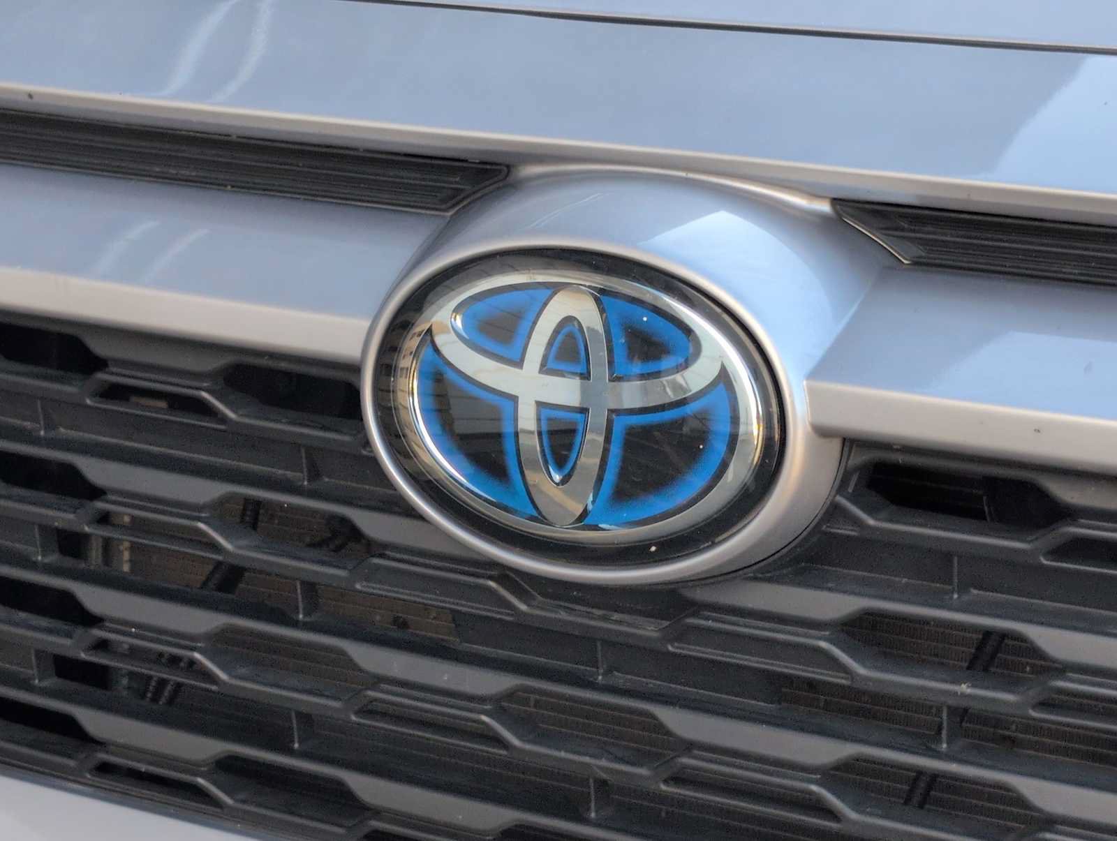 Used 2024 Toyota RAV4 LE AWD/4WD image 12