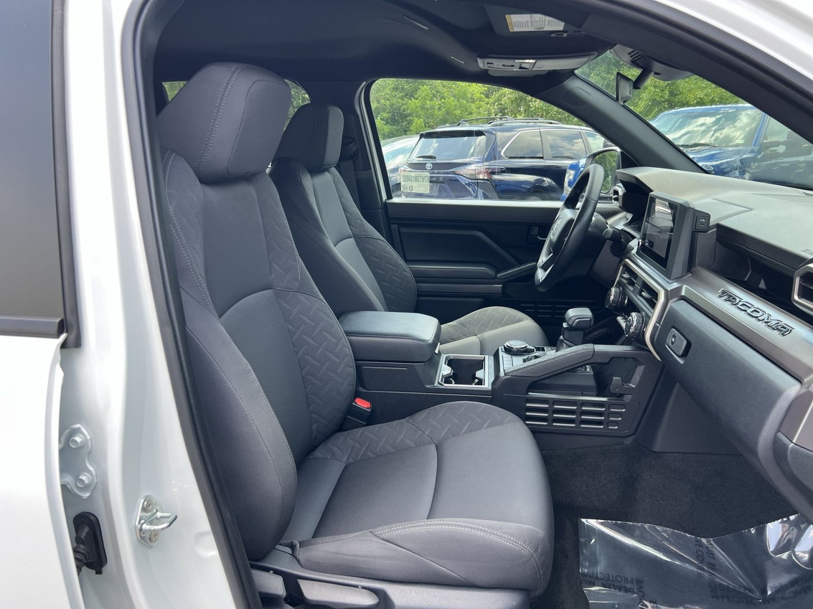 Used 2025 Toyota Tacoma SR5 AWD/4WD image 24