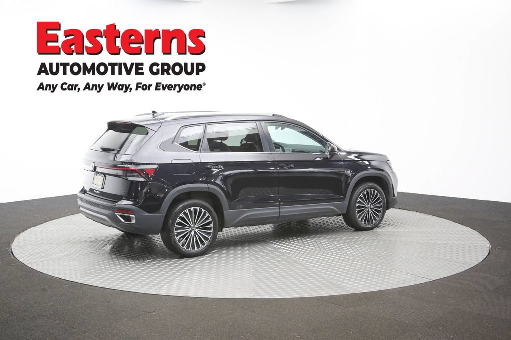 Used 2025 Volkswagen Taos SE FWD image 38
