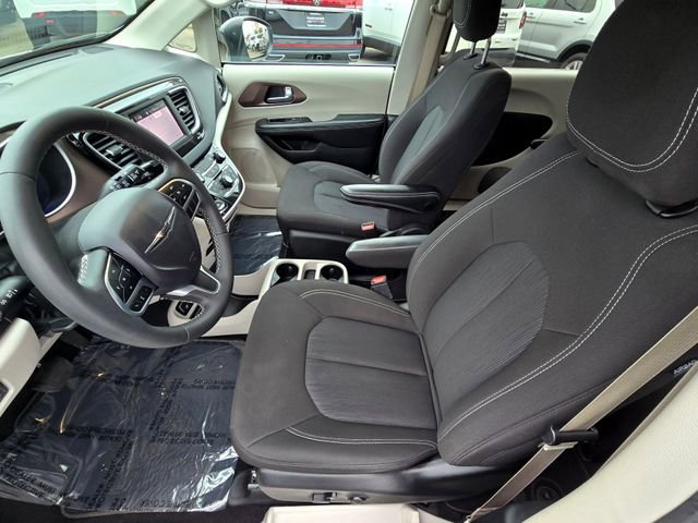Certified 2024 Chrysler Voyager LX image 22
