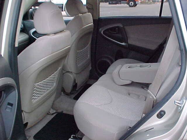 Used 2006 Toyota RAV4 Limited AWD/4WD image 9