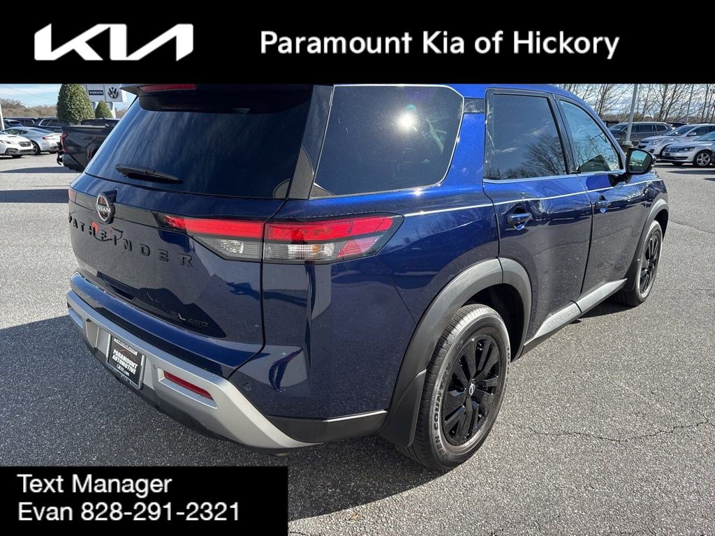 Used 2022 Nissan Pathfinder SL w/ SL Black Package image 6