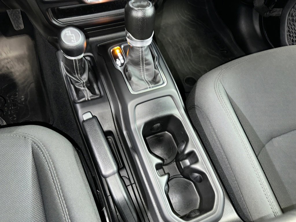 Used 2022 Jeep Wrangler Unlimited Sahara image 11