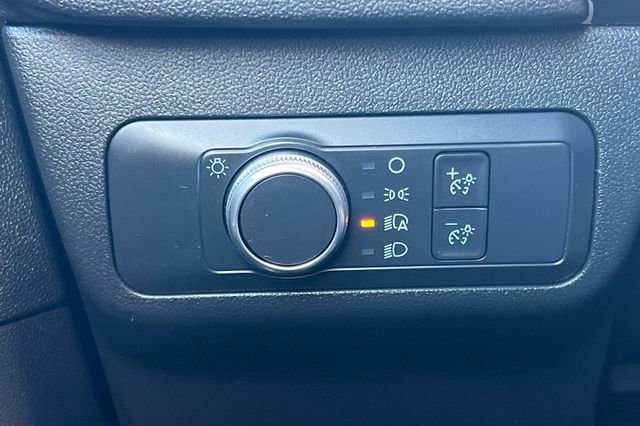 Used 2022 Ford Escape SE image 30