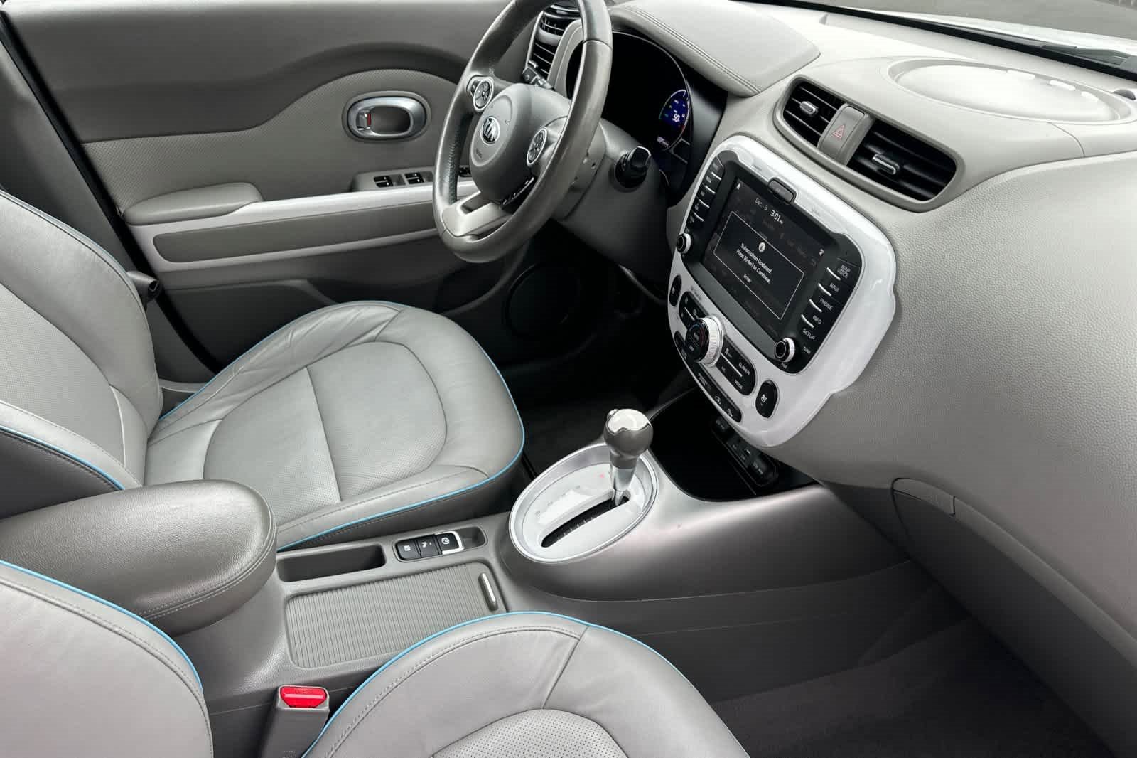 Used 2017 Kia Soul EV + image 16