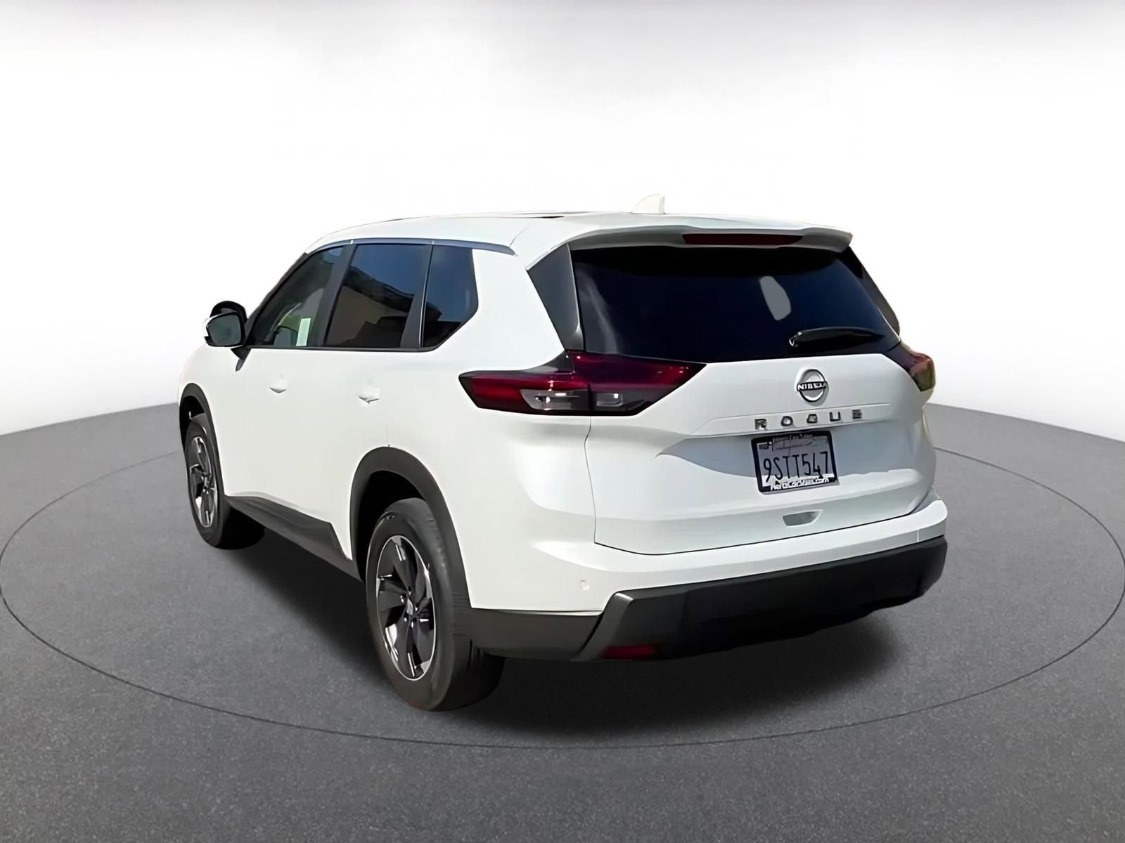 Used 2025 Nissan Rogue SV FWD image 11