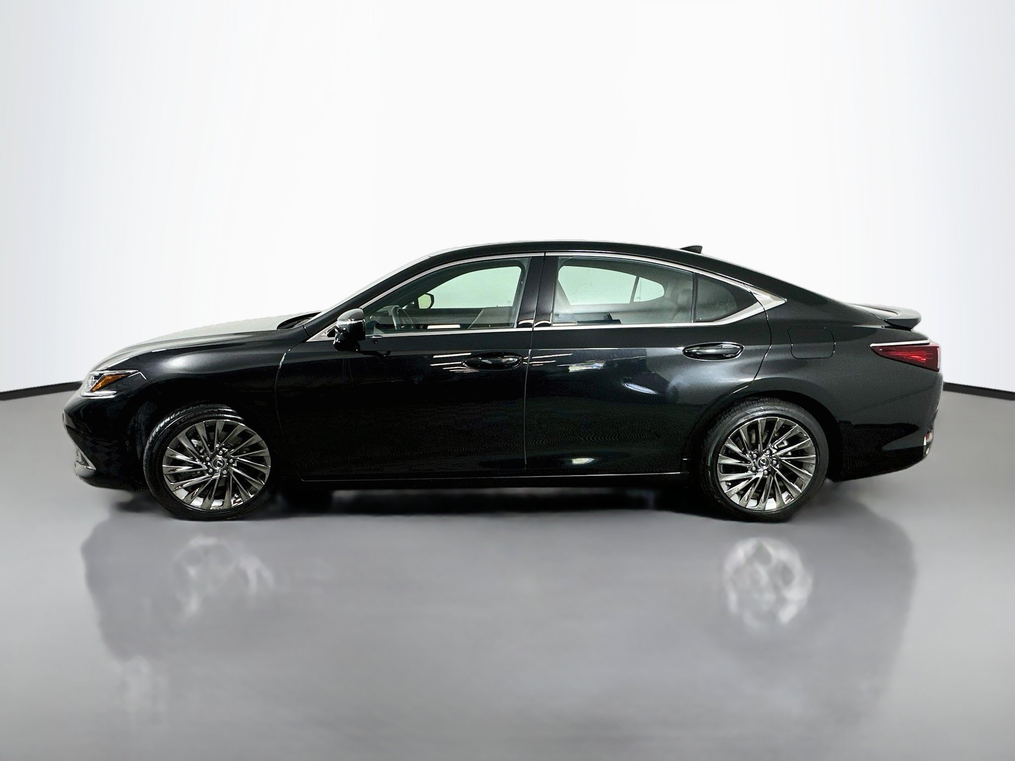 Certified 2025 Lexus ES 300h w/ Accessory Package (Z2) FWD image 4