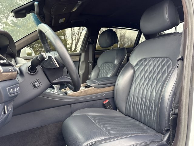 Used 2021 Genesis G90 3.3T Premium image 18