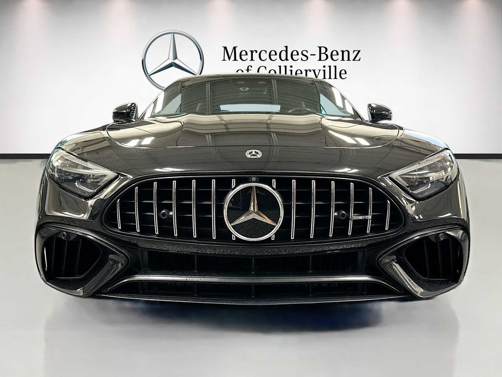 Used 2022 Mercedes-Benz SL 55 AMG 4MATIC w/ Driver Assistance Package image 2