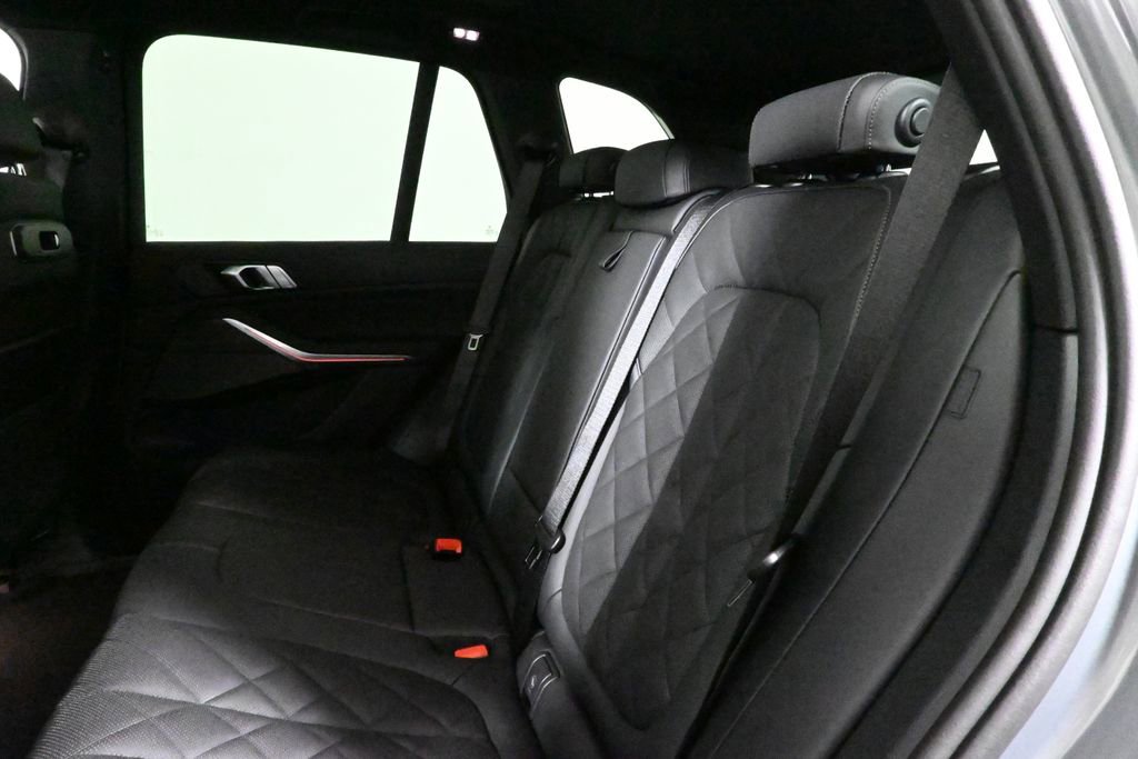 Used 2026 BMW X5 xDrive50e w/ Premium Package image 4