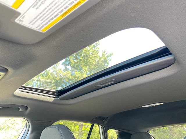New 2026 Chevrolet Trax RS w/ Sunroof Package FWD image 28