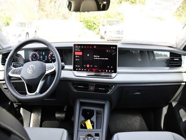 New 2026 Volkswagen Tiguan SE FWD image 16