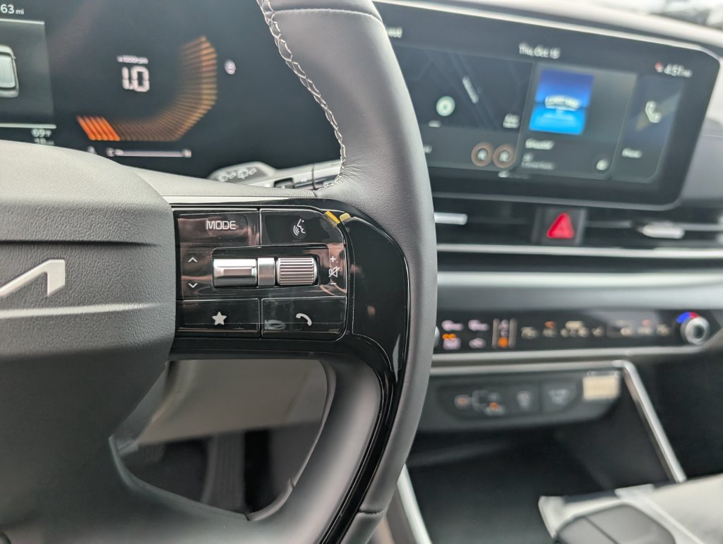 New 2027 Kia Carnival FWD image 16