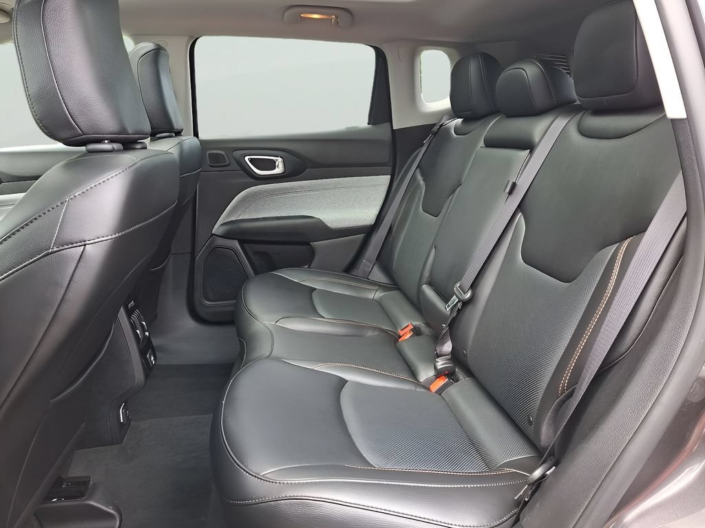 Used 2022 Jeep Compass Latitude w/ Sun and Sound Group AWD/4WD image 10