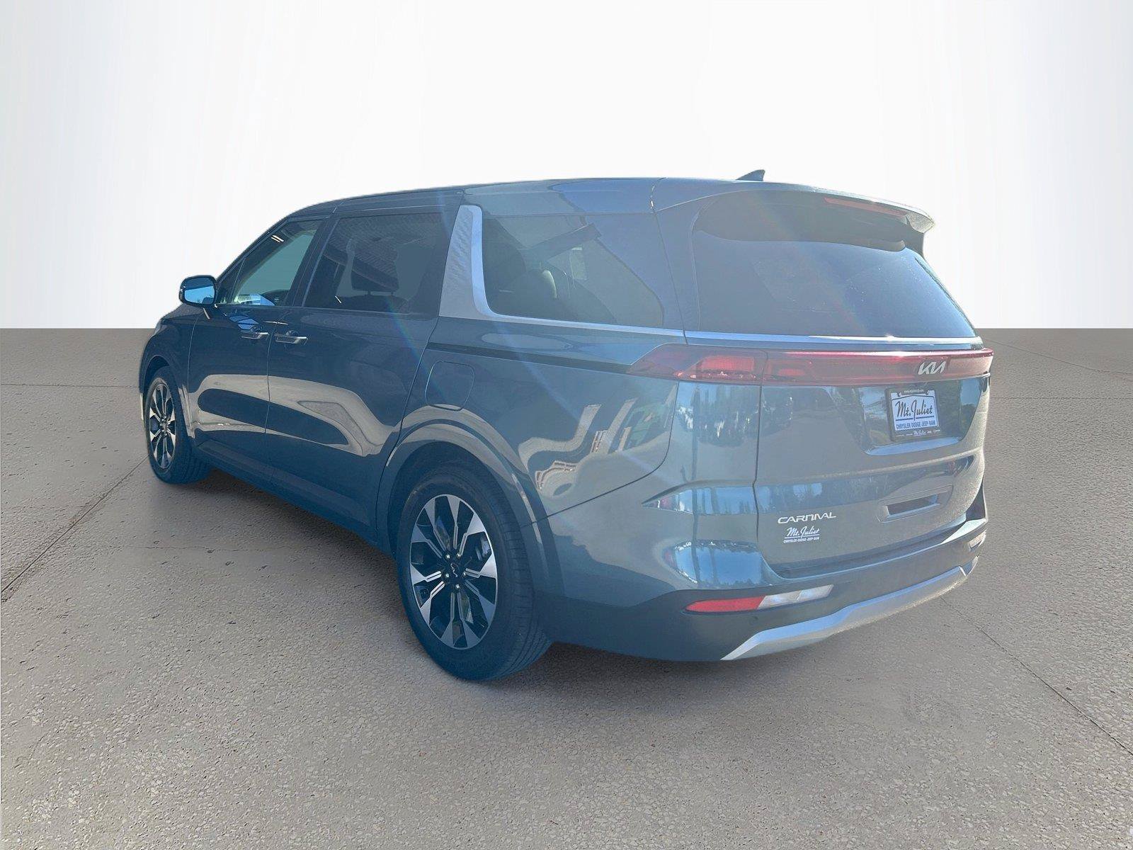 Used 2024 Kia Carnival EX FWD image 6