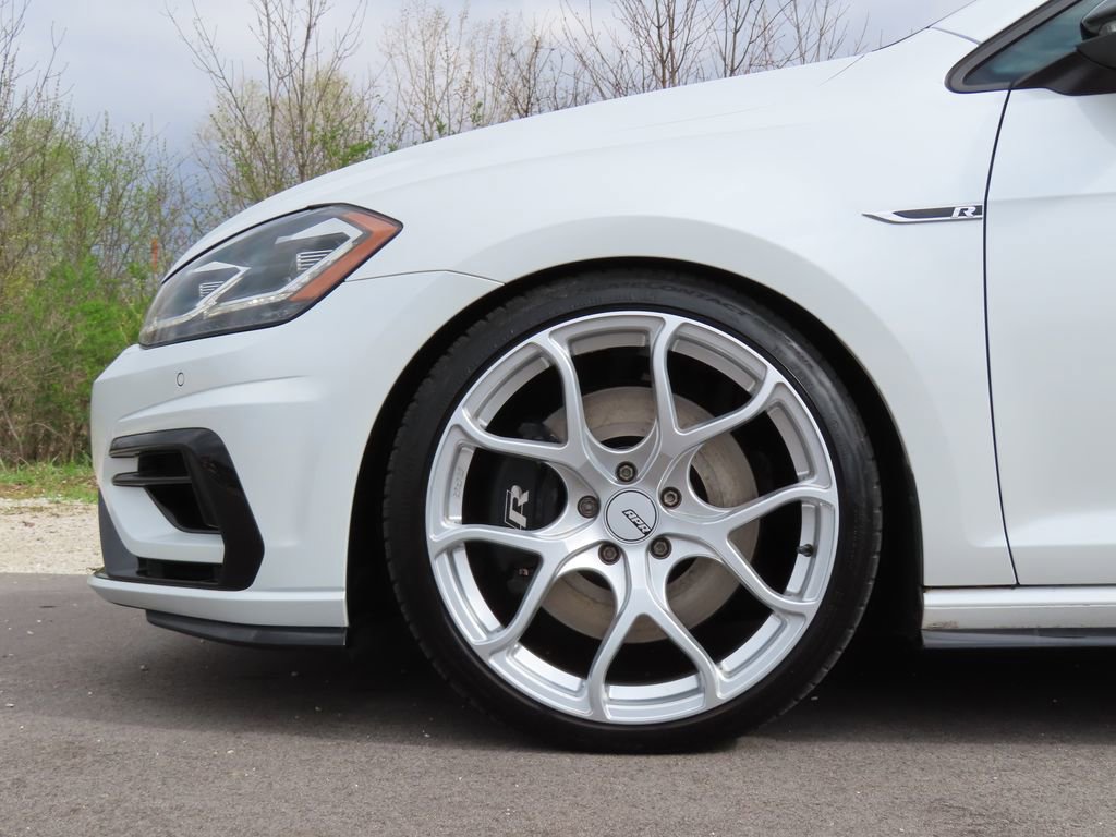 Used 2018 Volkswagen Golf R 4-Door image 22