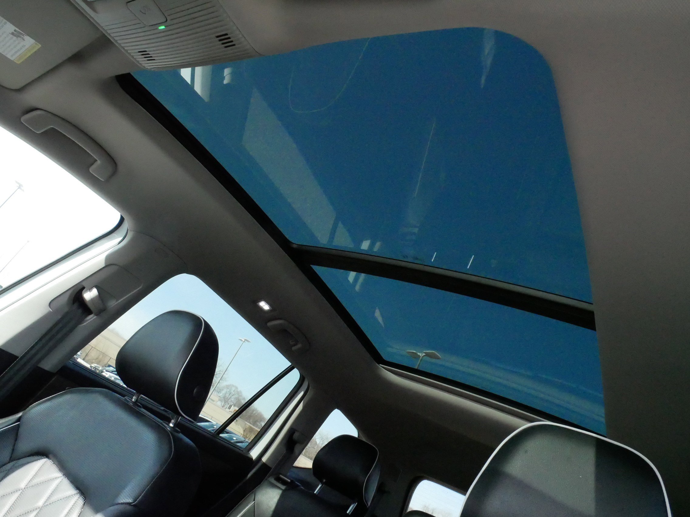 Used 2024 Volkswagen Atlas SEL Premium R-Line image 33