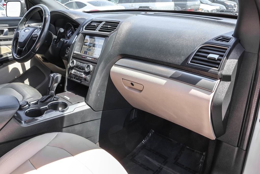 Used 2018 Ford Explorer XLT w/ Equipment Group 202A AWD/4WD image 40