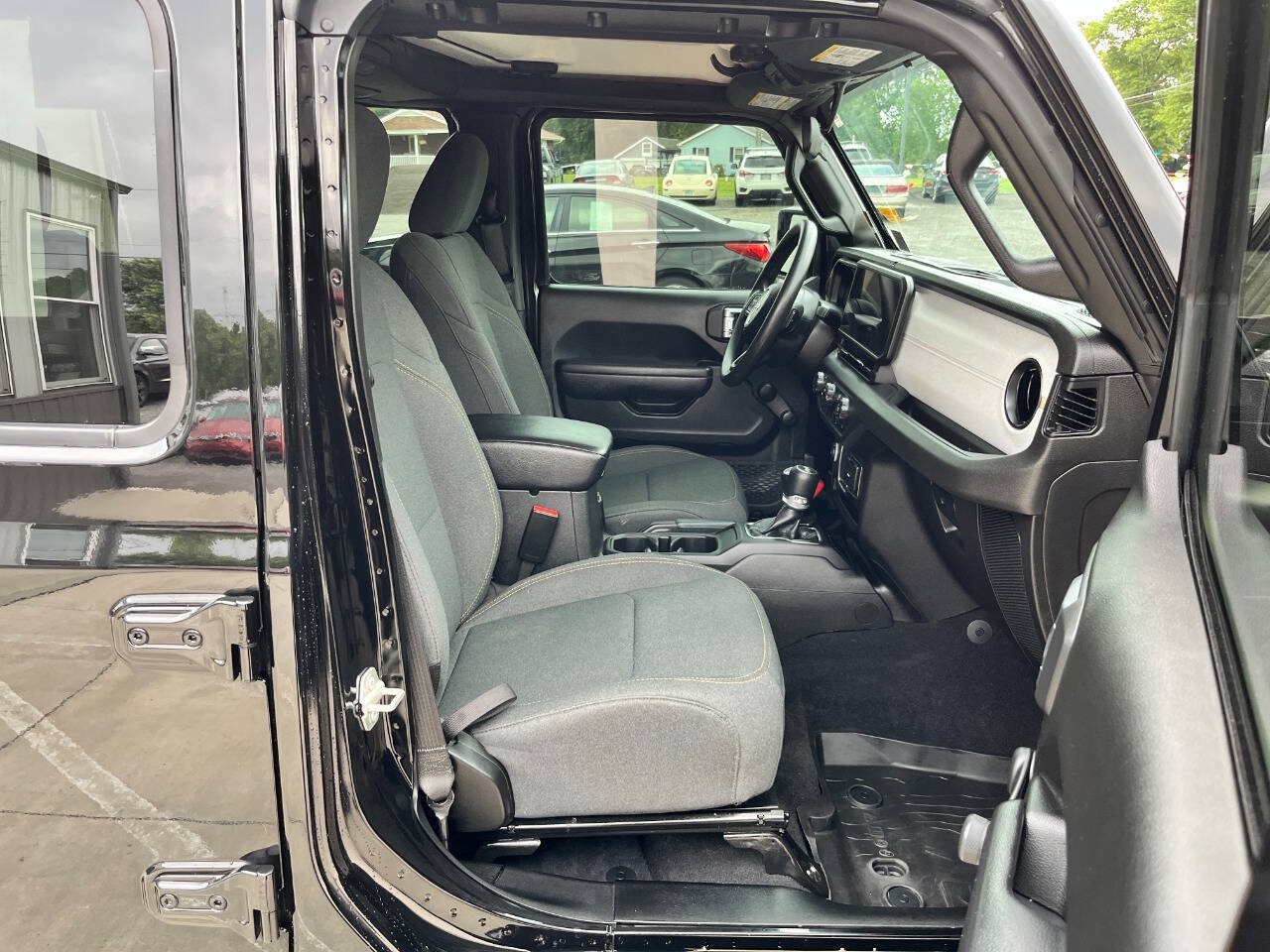 Used 2024 Jeep Wrangler Unlimited Sport AWD/4WD image 11