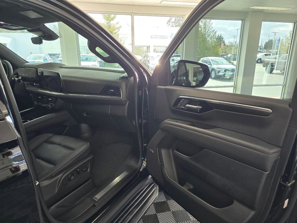 Used 2025 Chevrolet Tahoe RST w/ RST Performance Edition AWD/4WD image 43