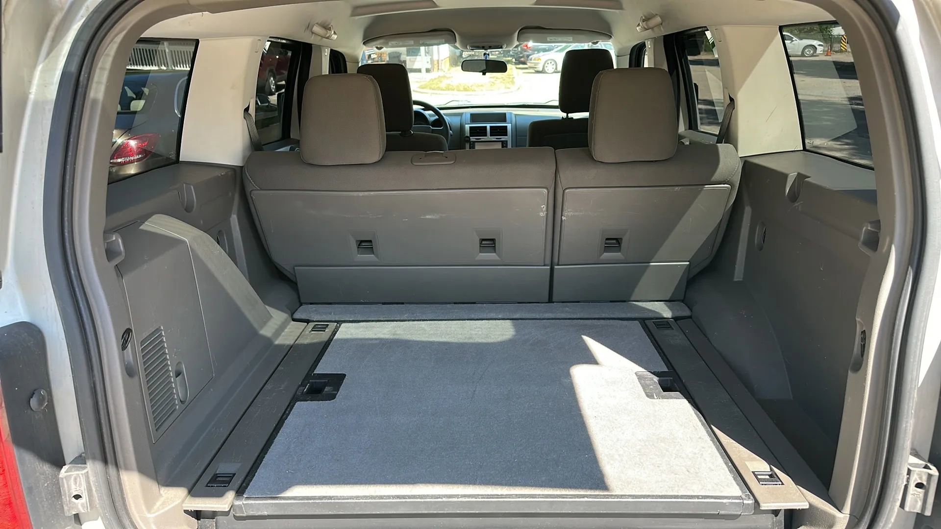 Used 2008 Dodge Nitro SXT image 10