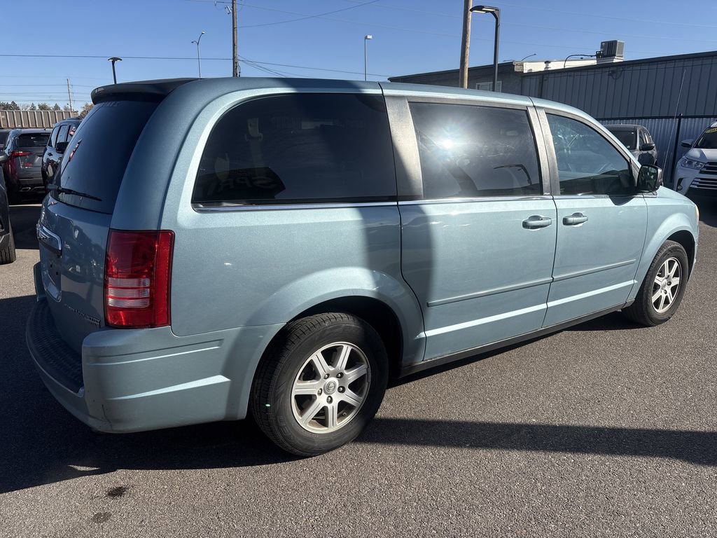 Used 2010 Chrysler Town & Country LX image 3