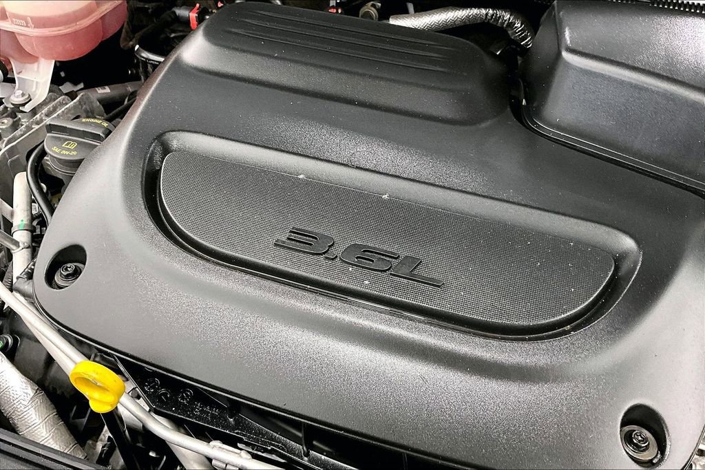 Used 2023 Chrysler Pacifica Touring-L FWD image 39