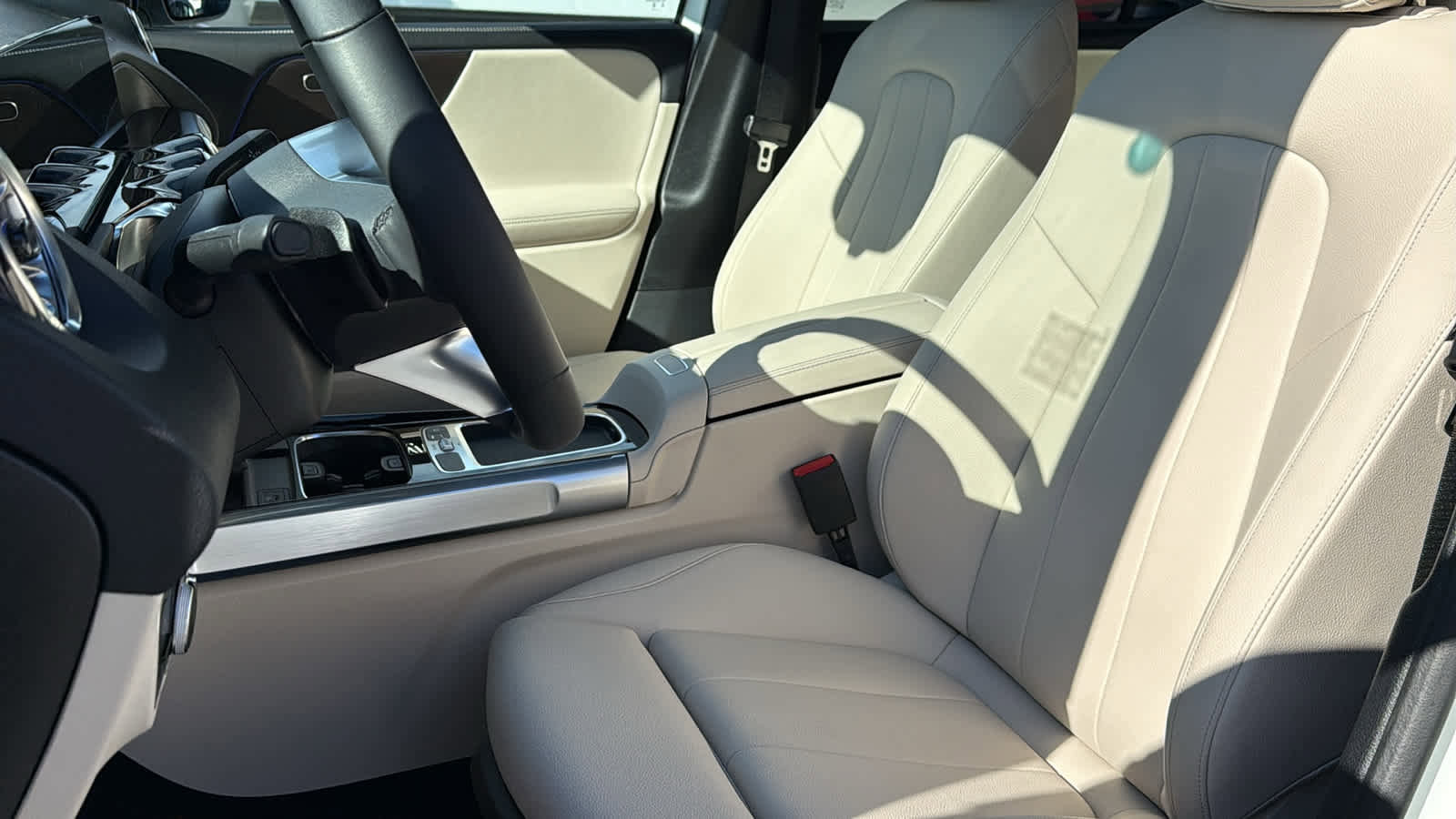 Certified 2025 Mercedes-Benz GLB 250 4MATIC image 40