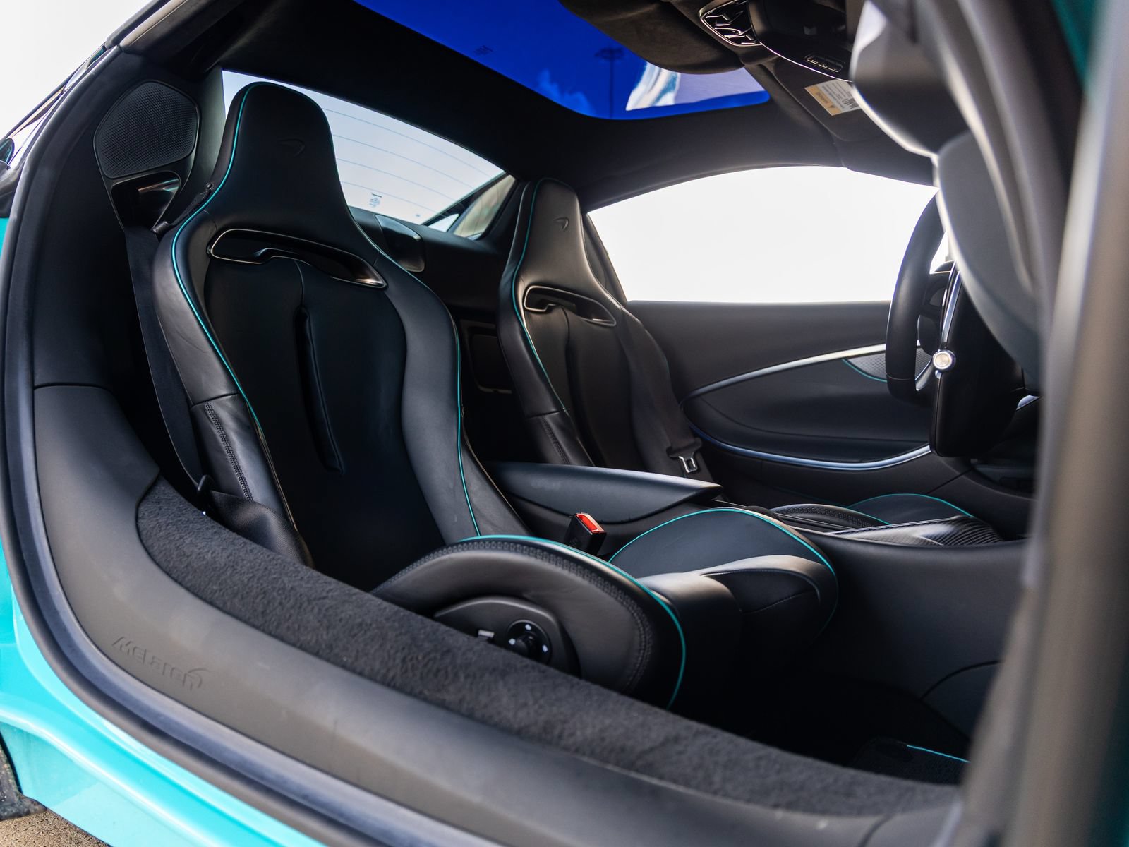 Used 2025 McLaren Artura Spider RWD image 41