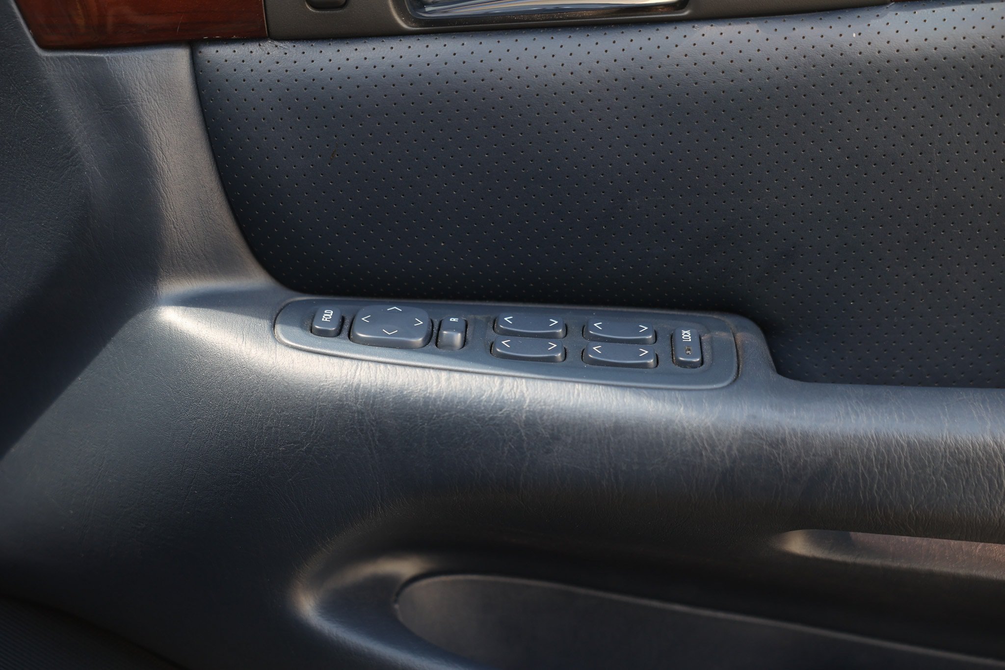 Used 1999 Cadillac Seville STS FWD image 43