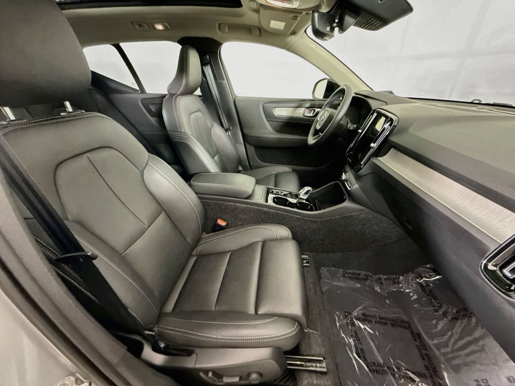 Used 2025 Volvo XC40 B5 Ultra AWD/4WD image 27