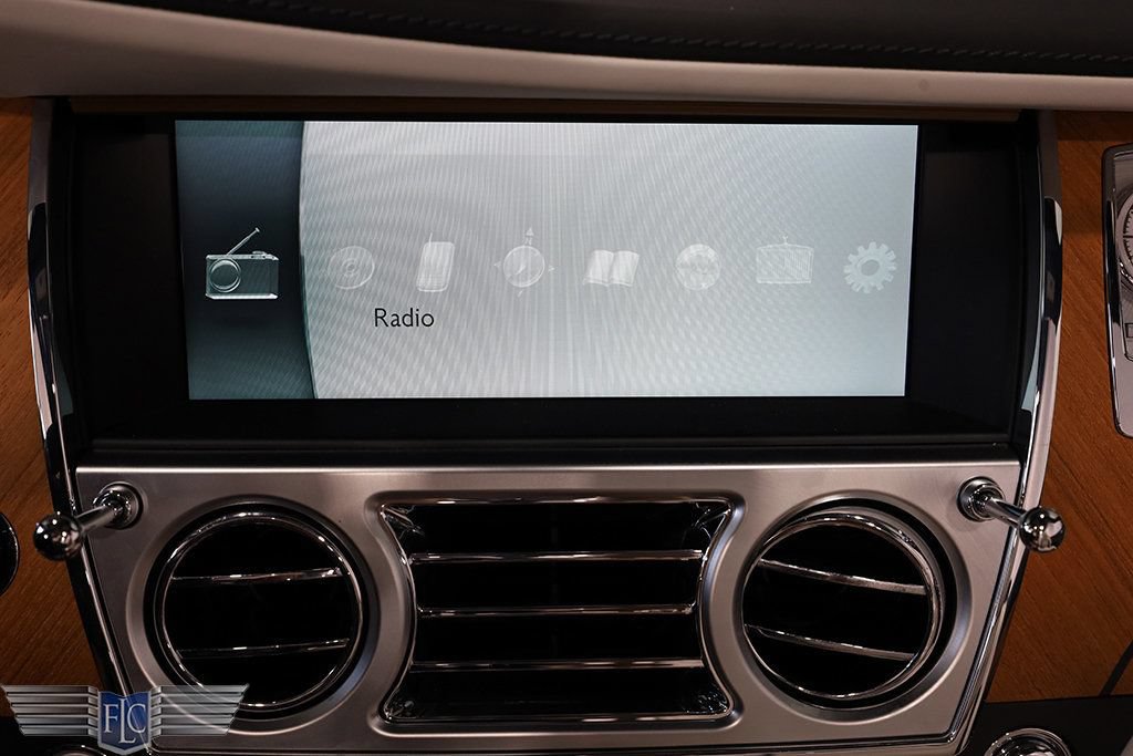 Used 2017 Rolls-Royce Dawn RWD image 33
