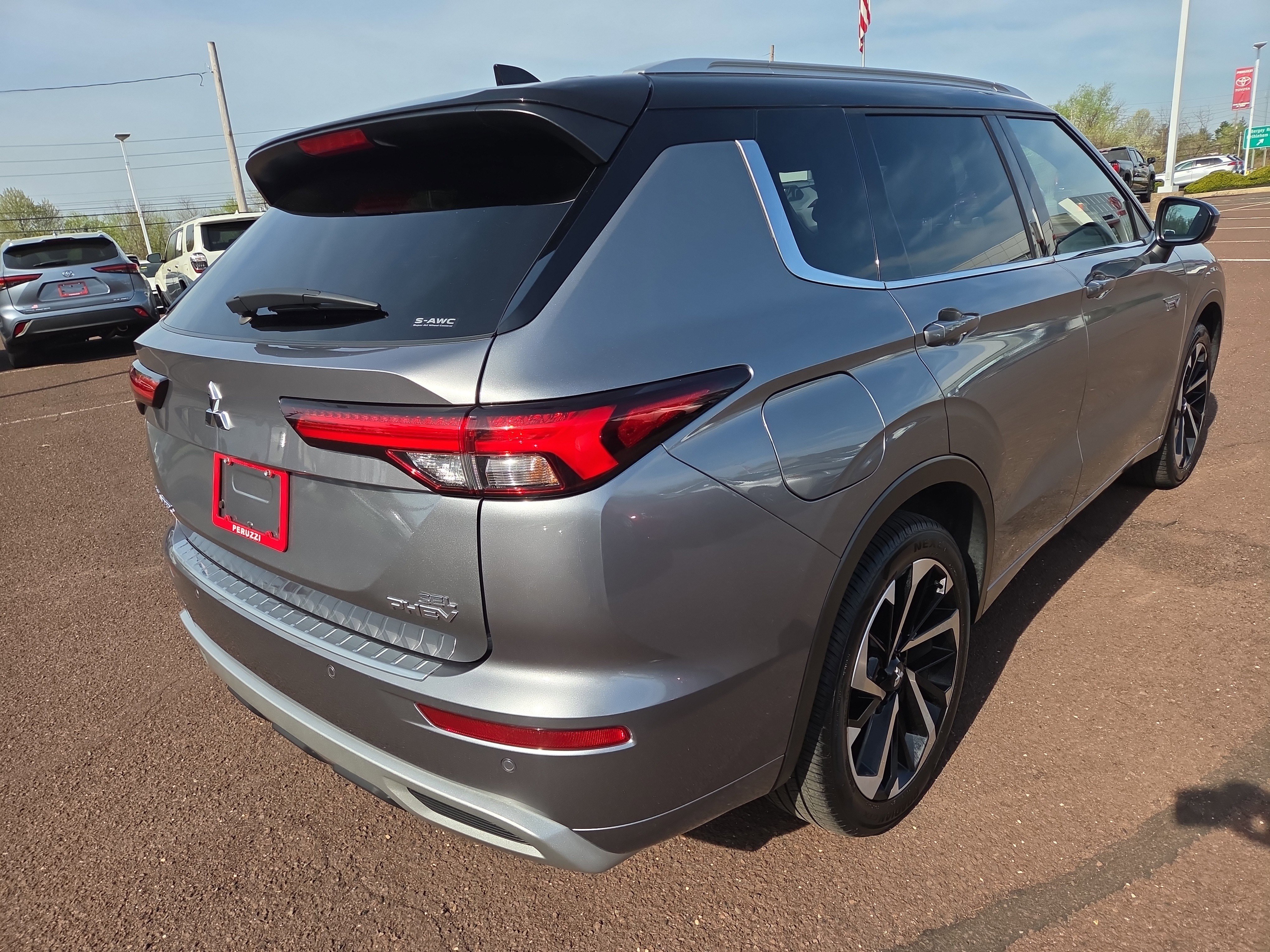 Used 2023 Mitsubishi Outlander SEL image 3