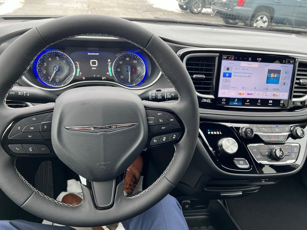 New 2026 Chrysler Pacifica Select w/ S Appearance Package FWD image 26