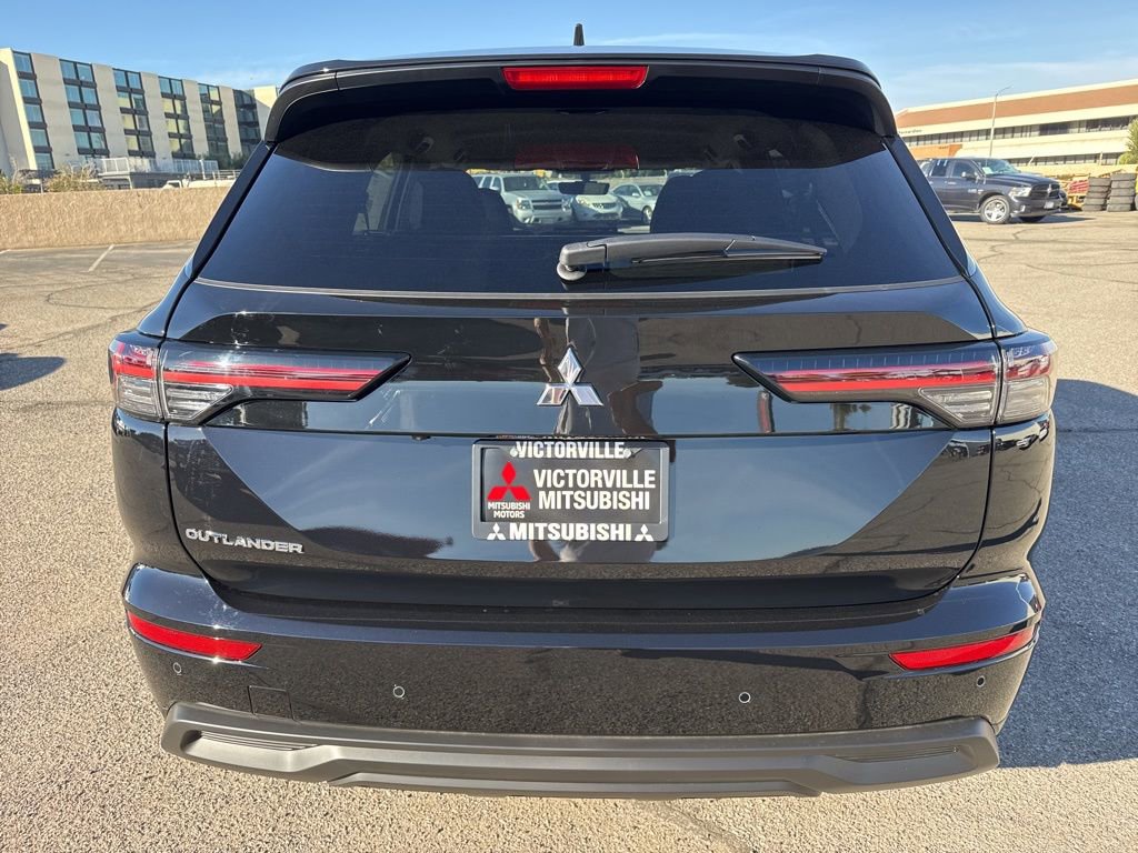New 2025 Mitsubishi Outlander ES image 7