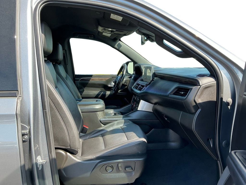 Used 2021 Chevrolet Tahoe Z71 w/ Luxury Package AWD/4WD image 22