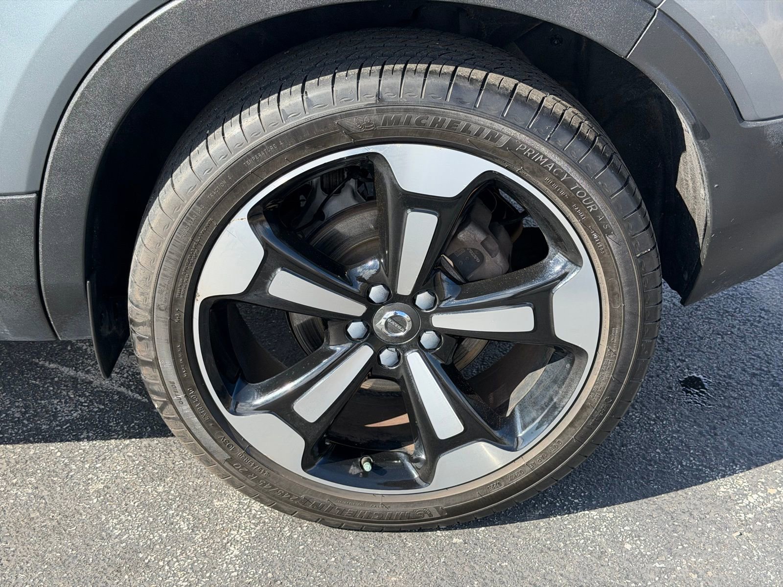 Used 2019 Volvo XC40 T4 Momentum image 37