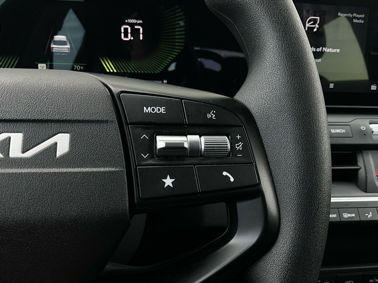 Used 2025 Kia K4 LXS image 35