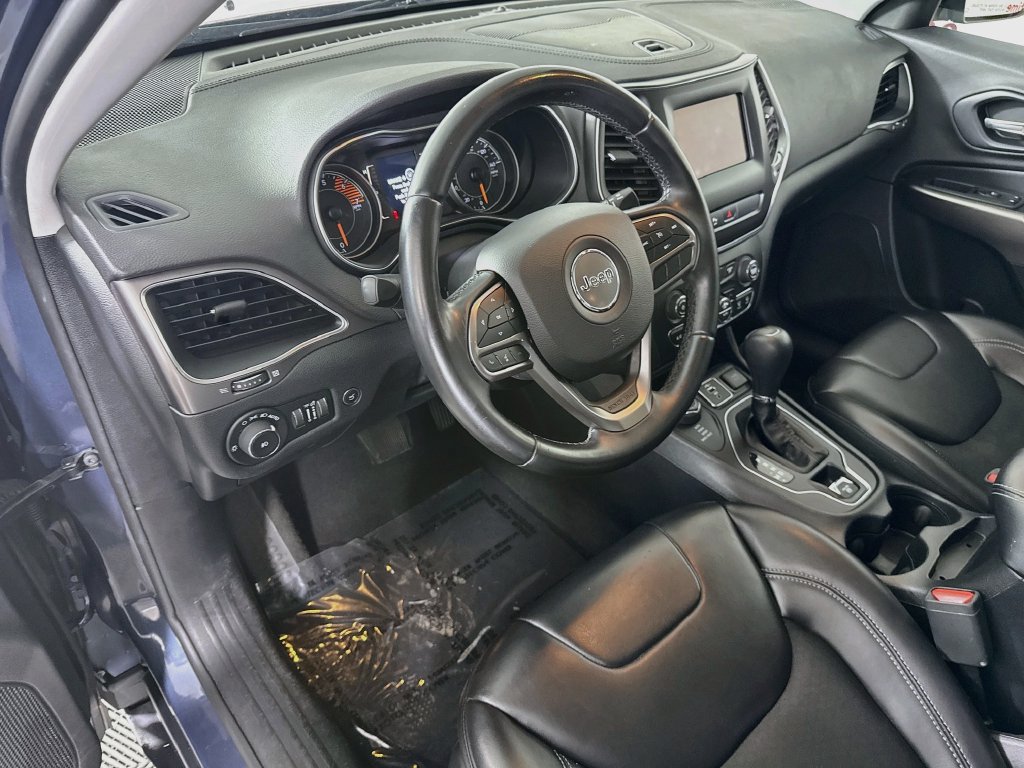 Used 2019 Jeep Cherokee Latitude Plus w/ Comfort/Convenience Group AWD/4WD image 18