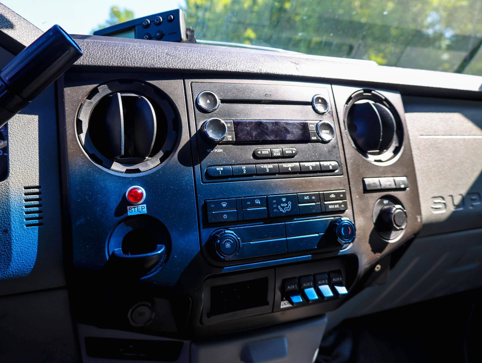 Used 2015 Ford F550 2WD Regular Cab Super Duty image 12