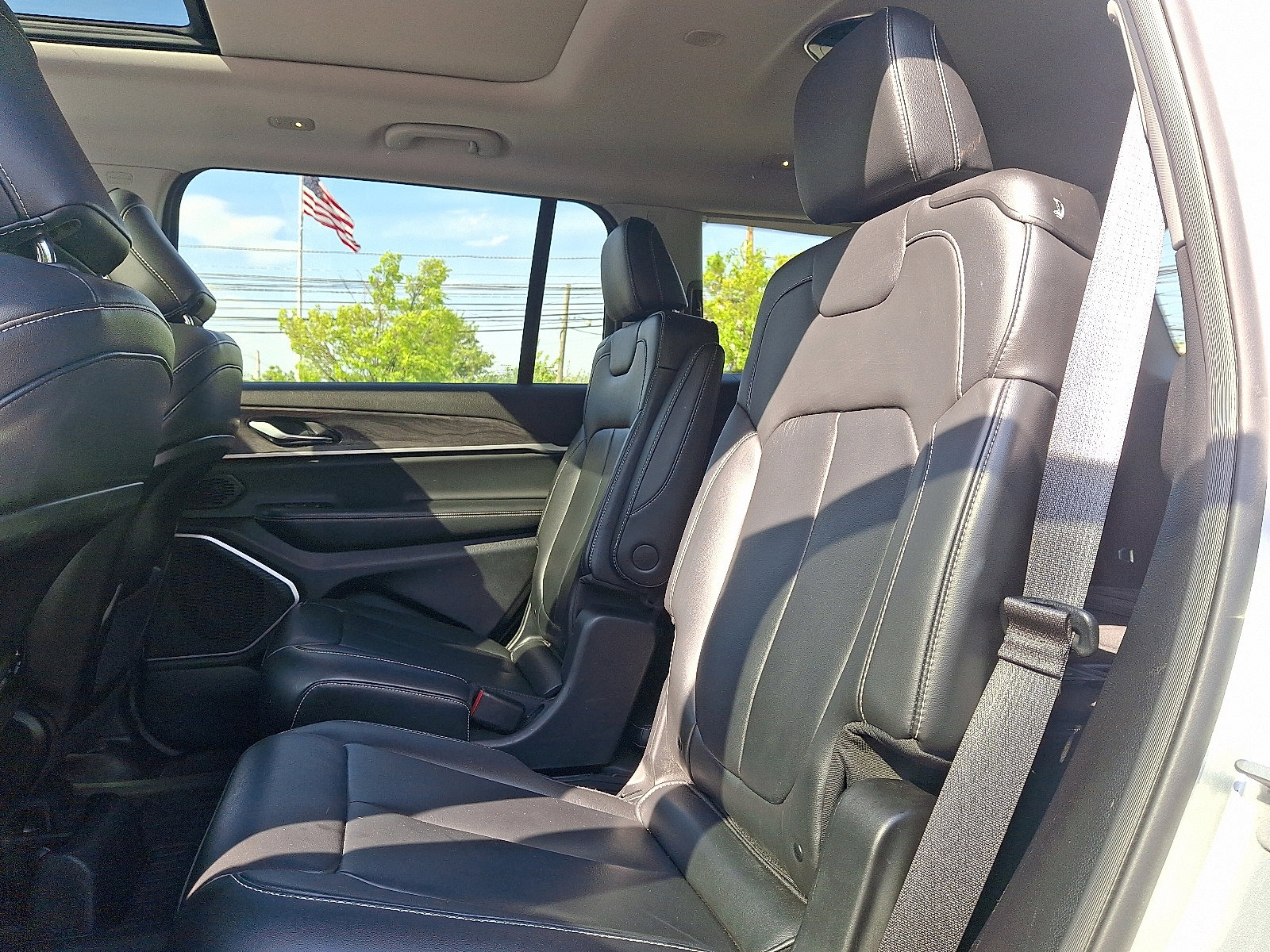 Used 2022 Jeep Grand Cherokee L Limited AWD/4WD image 13
