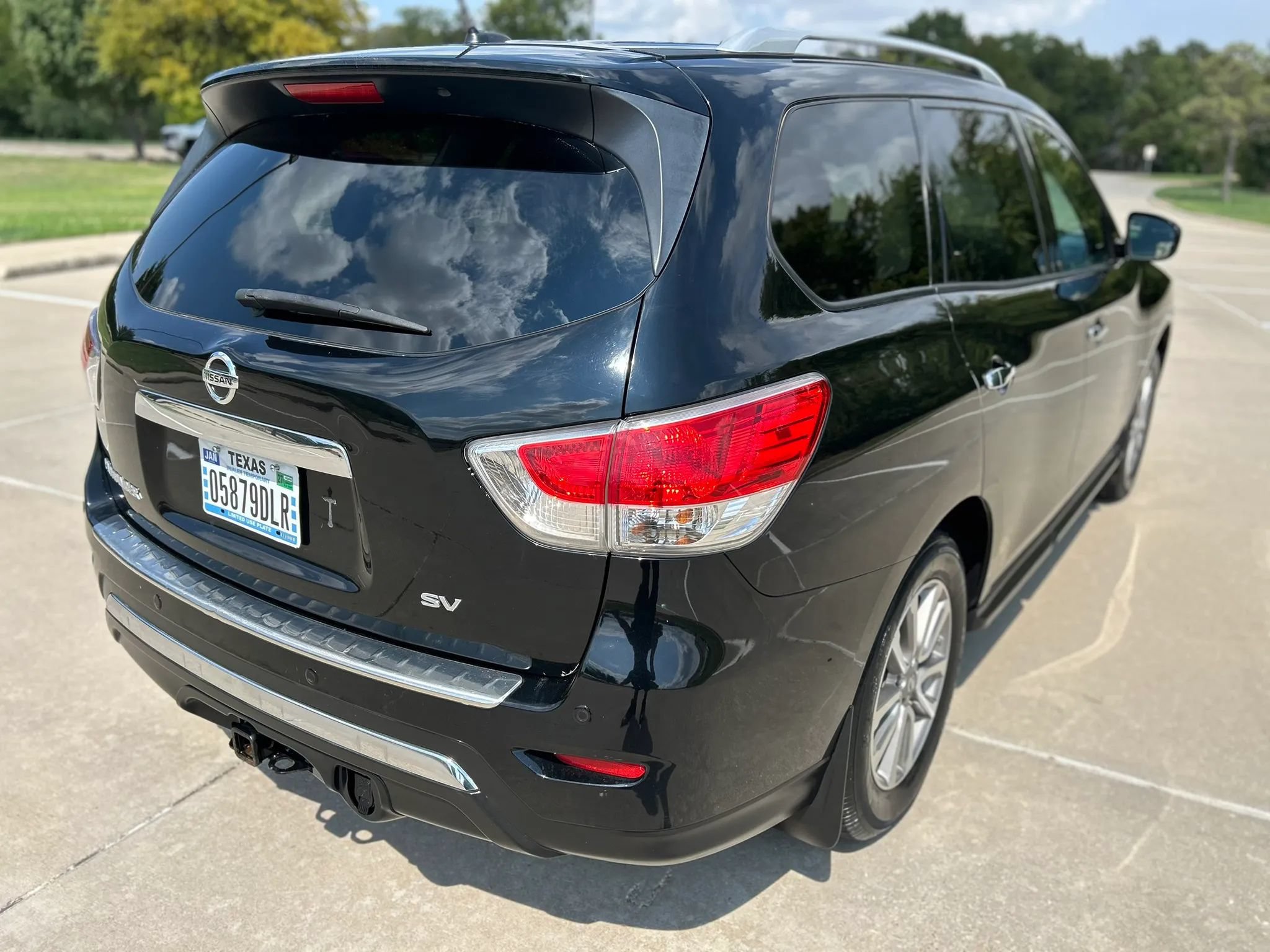 Used 2014 Nissan Pathfinder SV w/ Trailer Tow Package FWD image 6