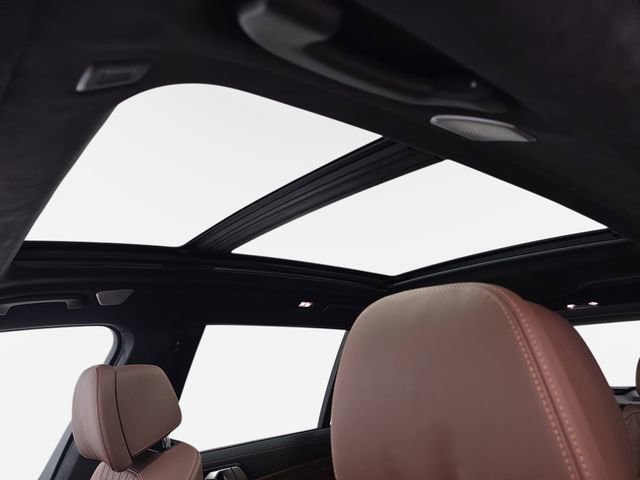 Used 2024 BMW X7 M60i w/ Executive Package image 30