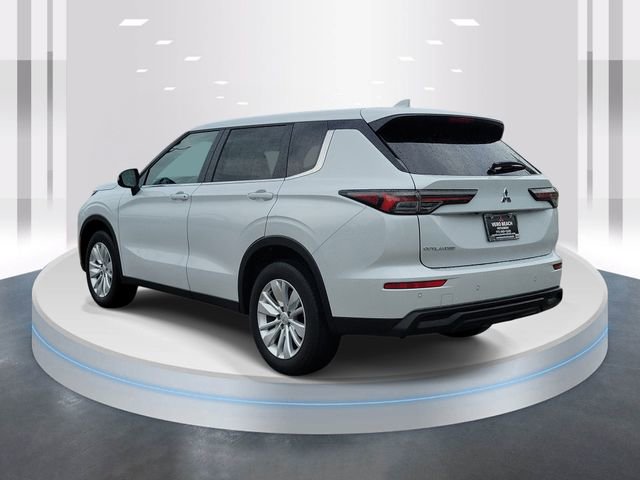 Used 2025 Mitsubishi Outlander ES FWD image 4