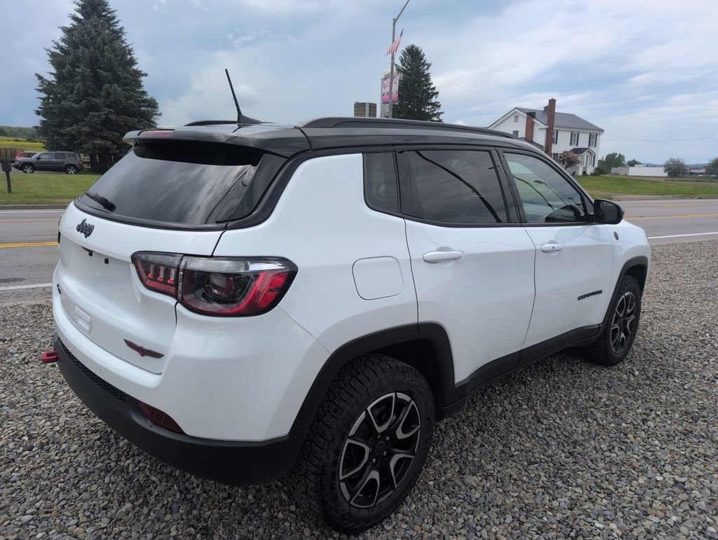 Used 2025 Jeep Compass Trailhawk AWD/4WD image 4
