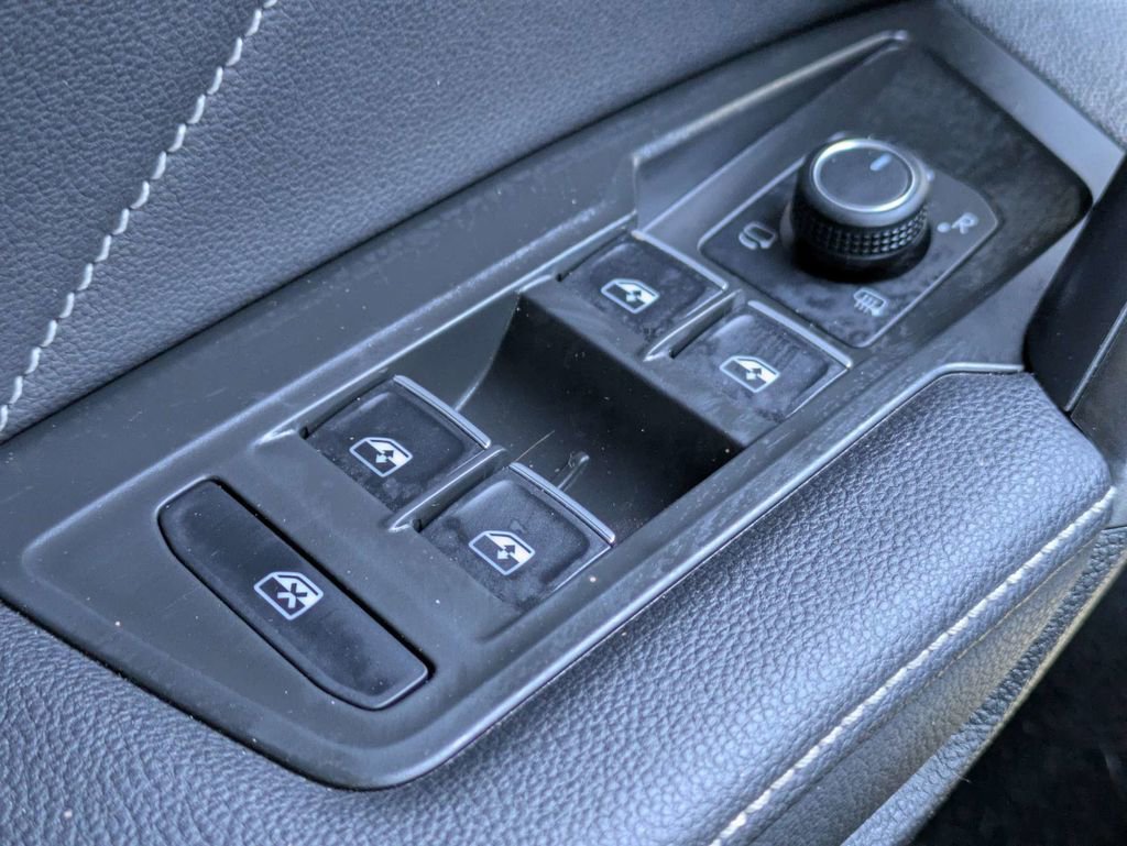 Used 2022 Volkswagen Tiguan SEL R-Line AWD/4WD image 35