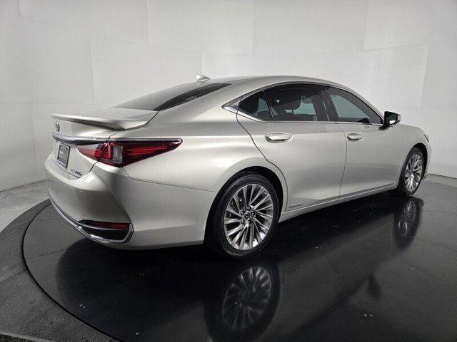 Certified 2022 Lexus ES 300h w/ Luxury Package image 6
