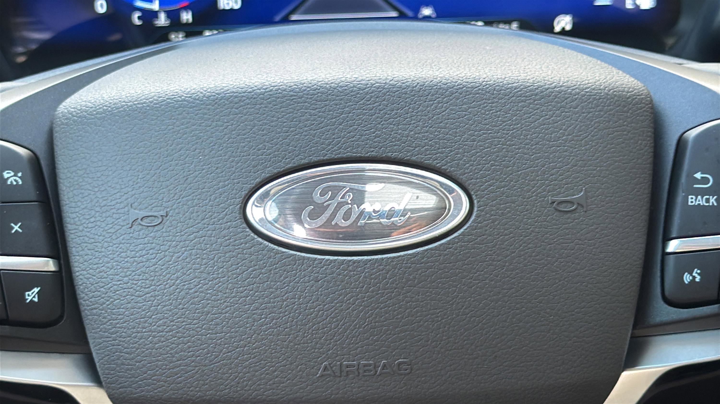 Used 2020 Ford Explorer Platinum w/ Premium Technology Package image 40